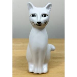 Urban Outfitters Home White Ceramic Cat Bud Vase Decor Cat Lover Kittycore